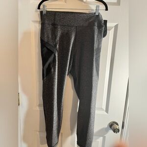 Athleta Gray Black Pocket Leggings Size Large NWOT Yoga Workout